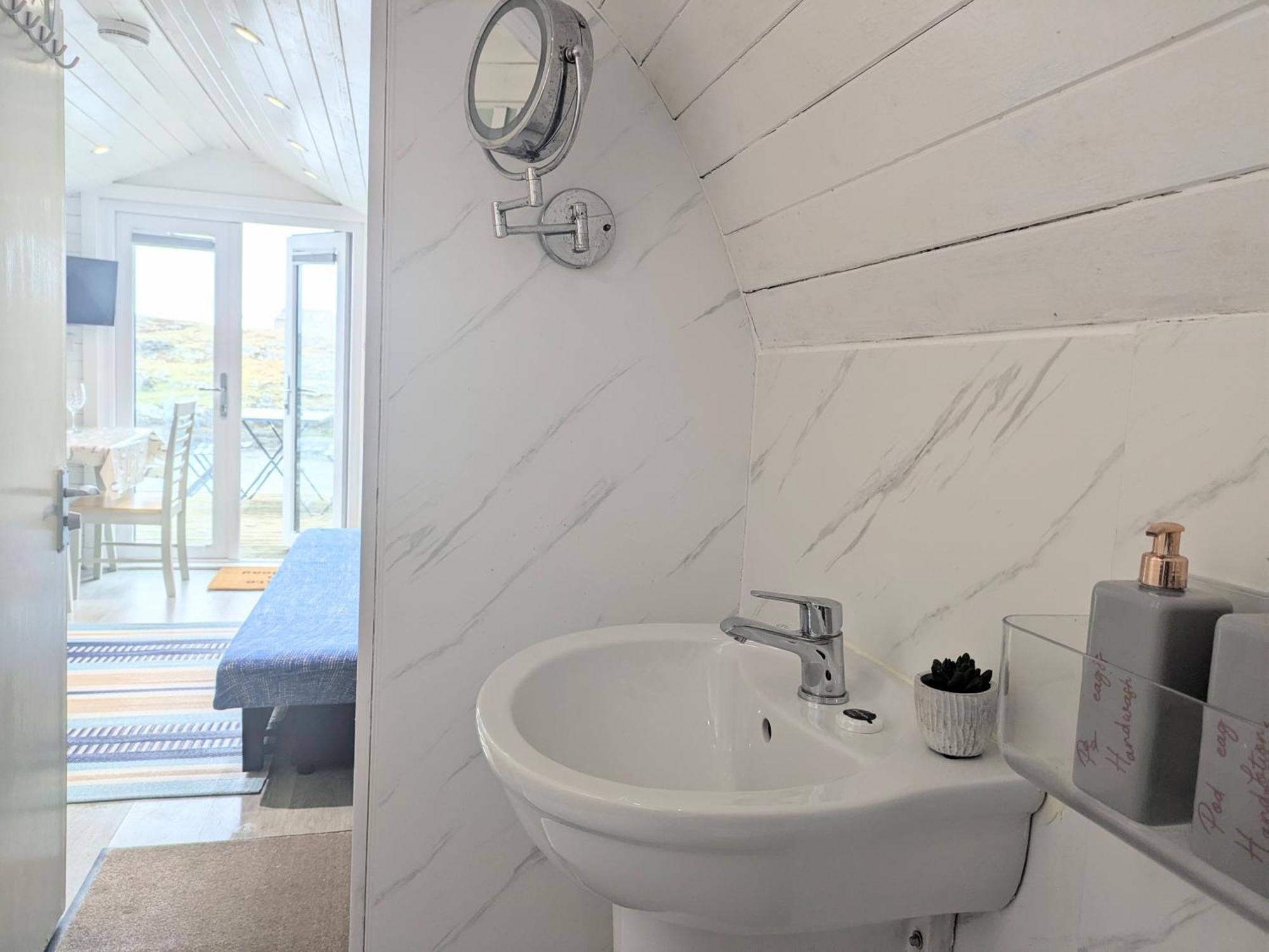 Villa Glamping Pod For 2 Pod Beag Na Haun Eriskay Extérieur photo